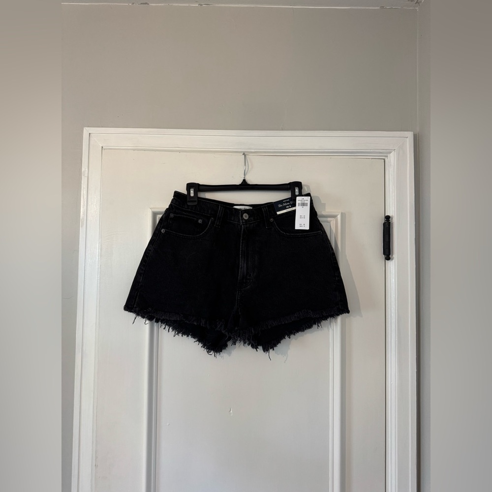 NWT Abercrombie and Fitch Mom Shorts. Black, Size 8/29